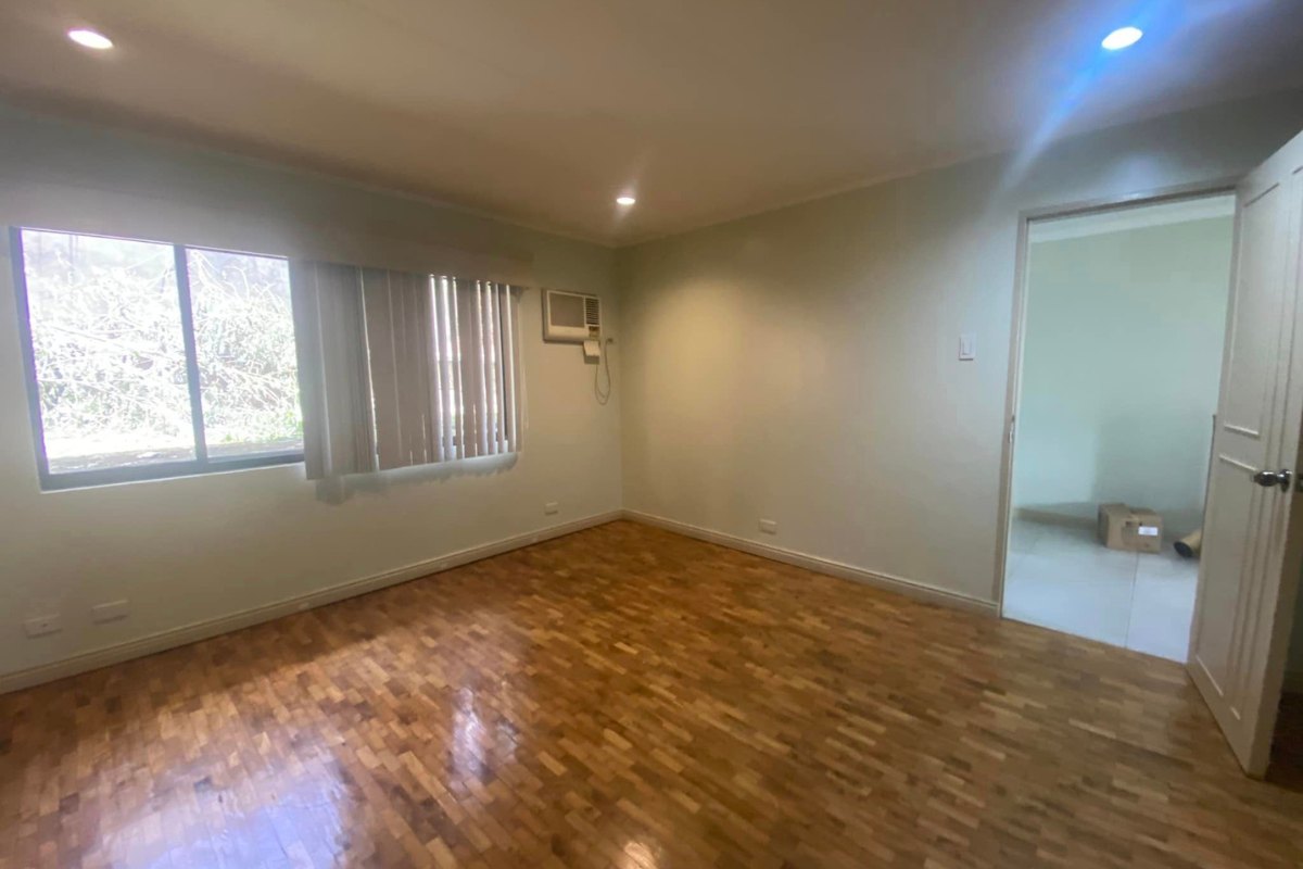 Inside Maria Luisa Suddivision (18)