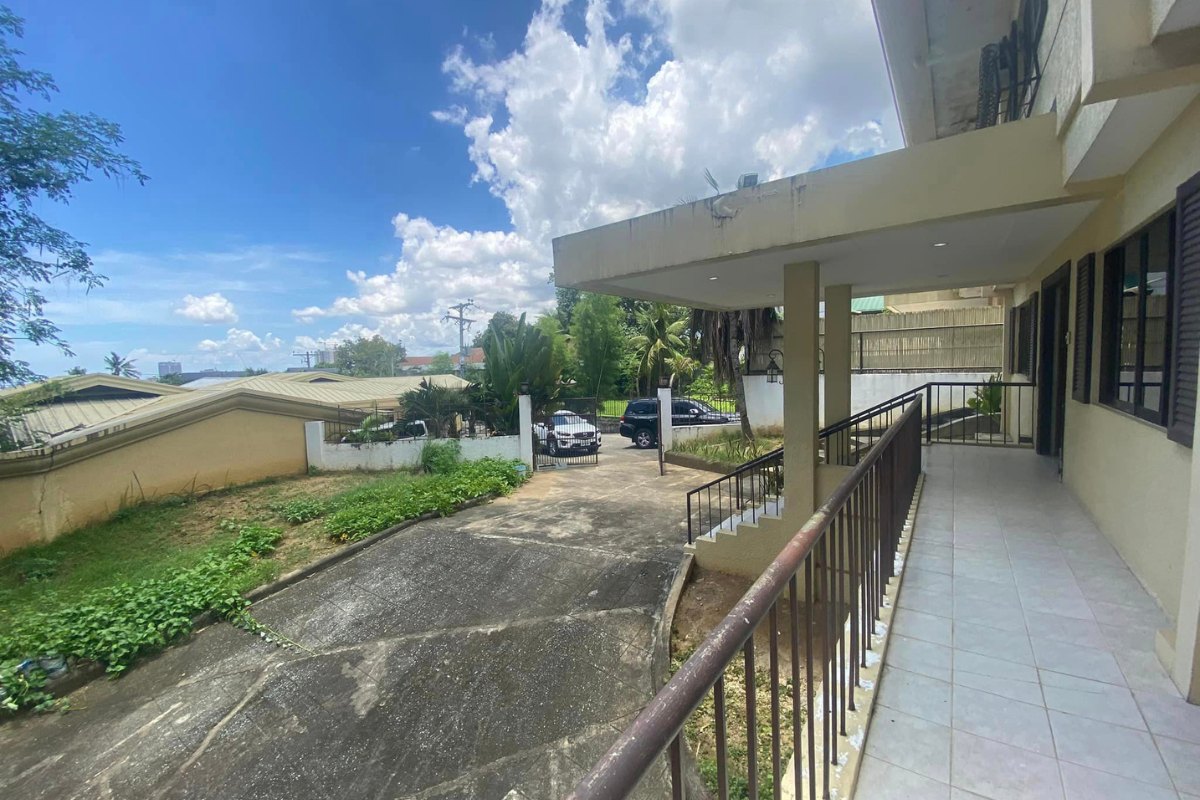 Inside Maria Luisa Suddivision