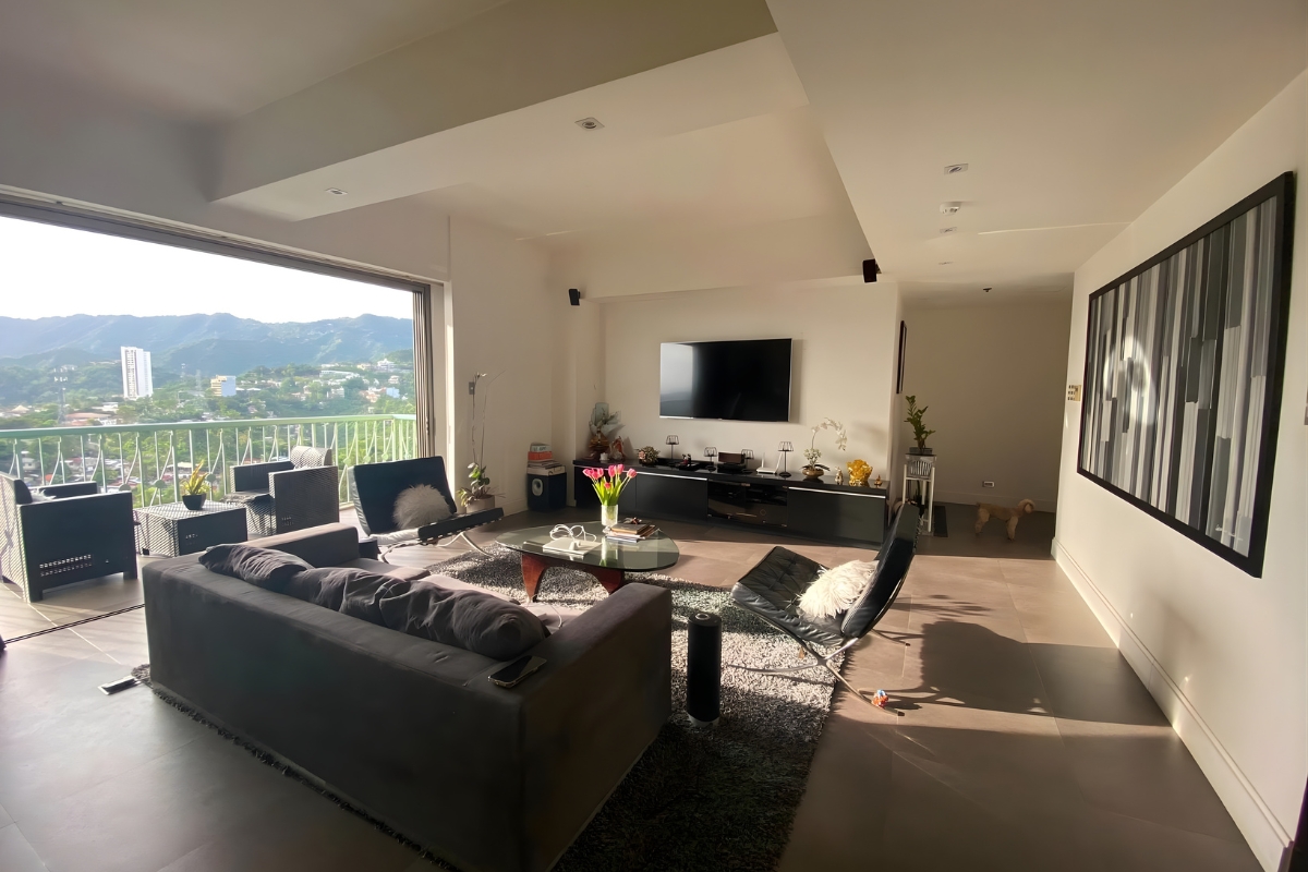 Luxury Penthouse Condominium with City Views Citylights Gardens, Cebu City (18)