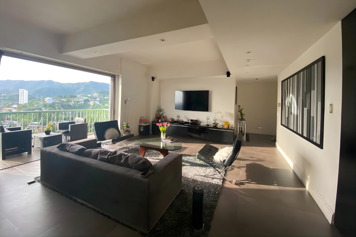 Luxury Penthouse Condominium with City Views Citylights Gardens, Cebu City (3)