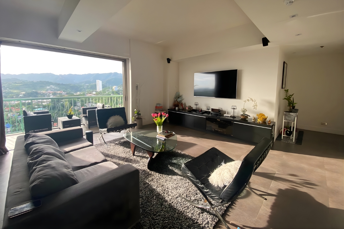 Luxury Penthouse Condominium with City Views Citylights Gardens, Cebu City