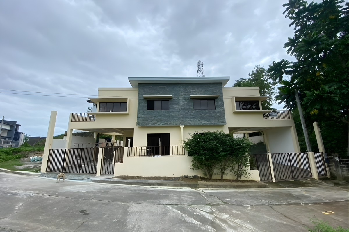 Living area of the 3-bedroom house for sale in Cebu City