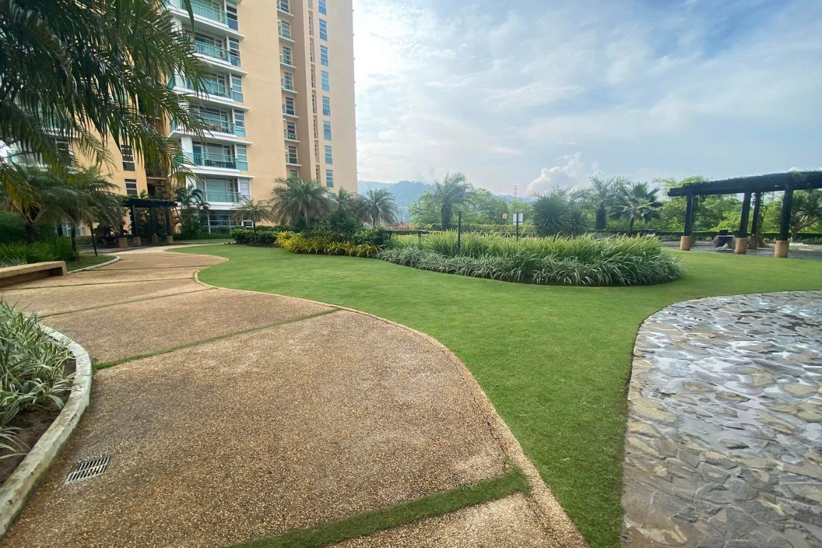 2 BR Condominium – Newly Refurbished 2-bedroom condo for rent in Cebu City – Apas