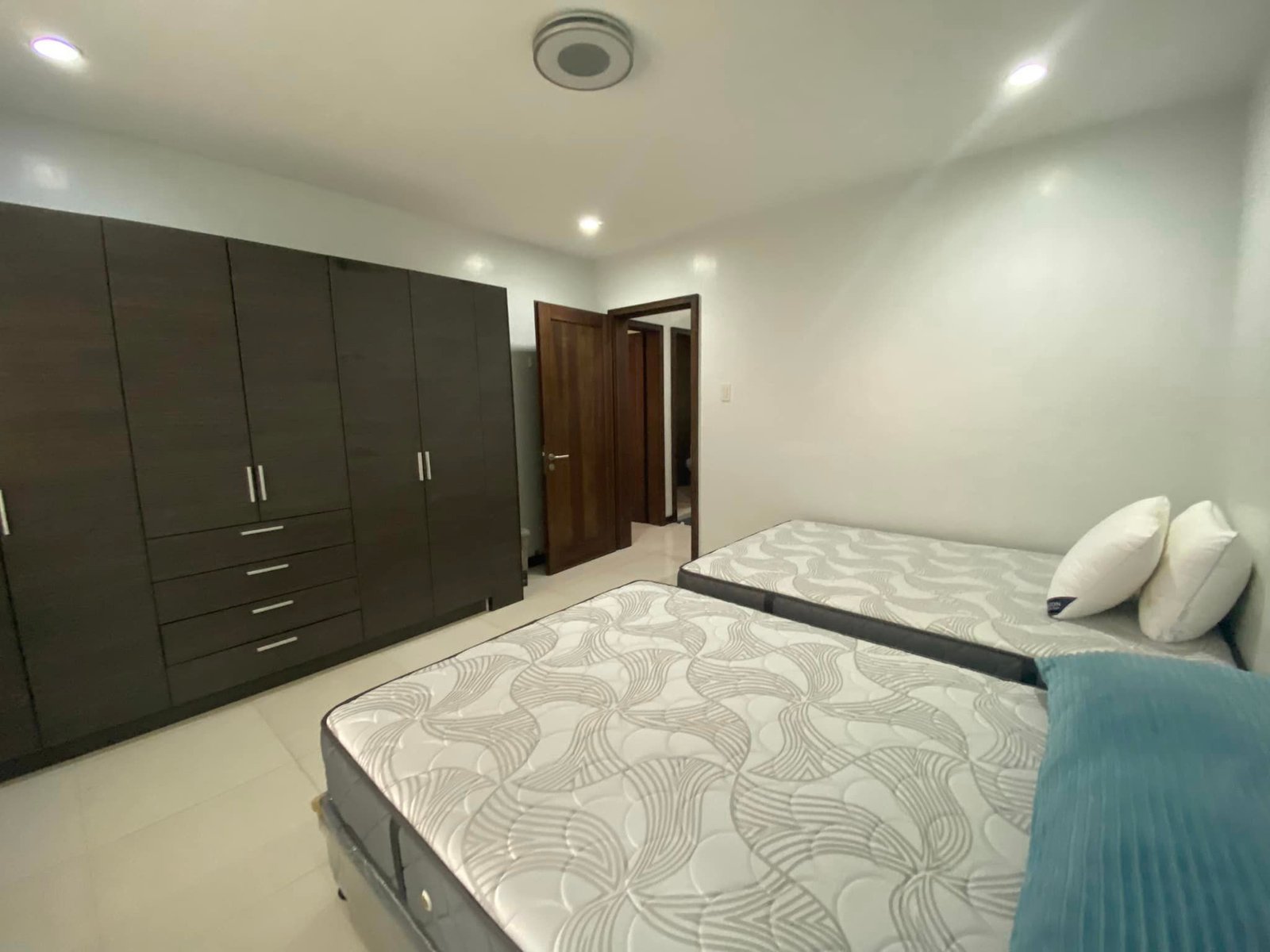 Bedroom of the 4-bedroom house for rent in Cebu