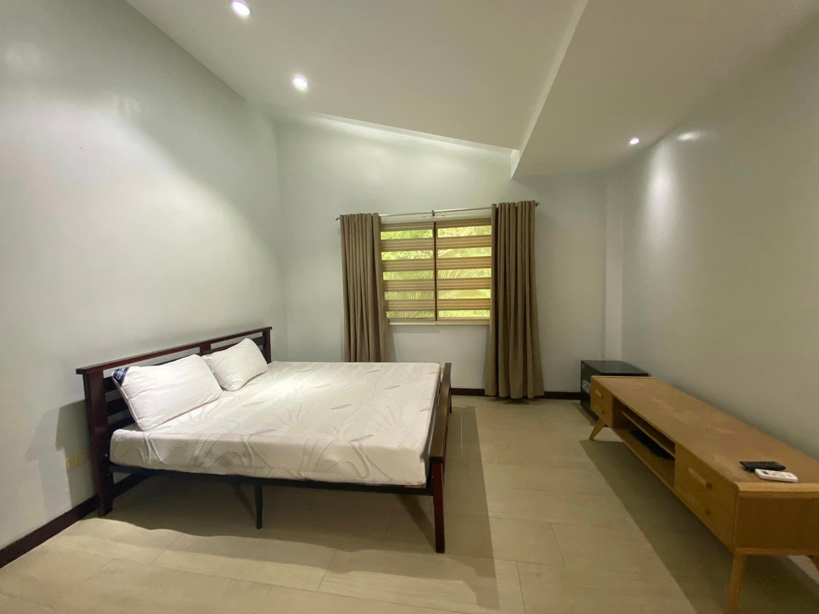 Exterior view of the 4-bedroom house for rent in Cebu