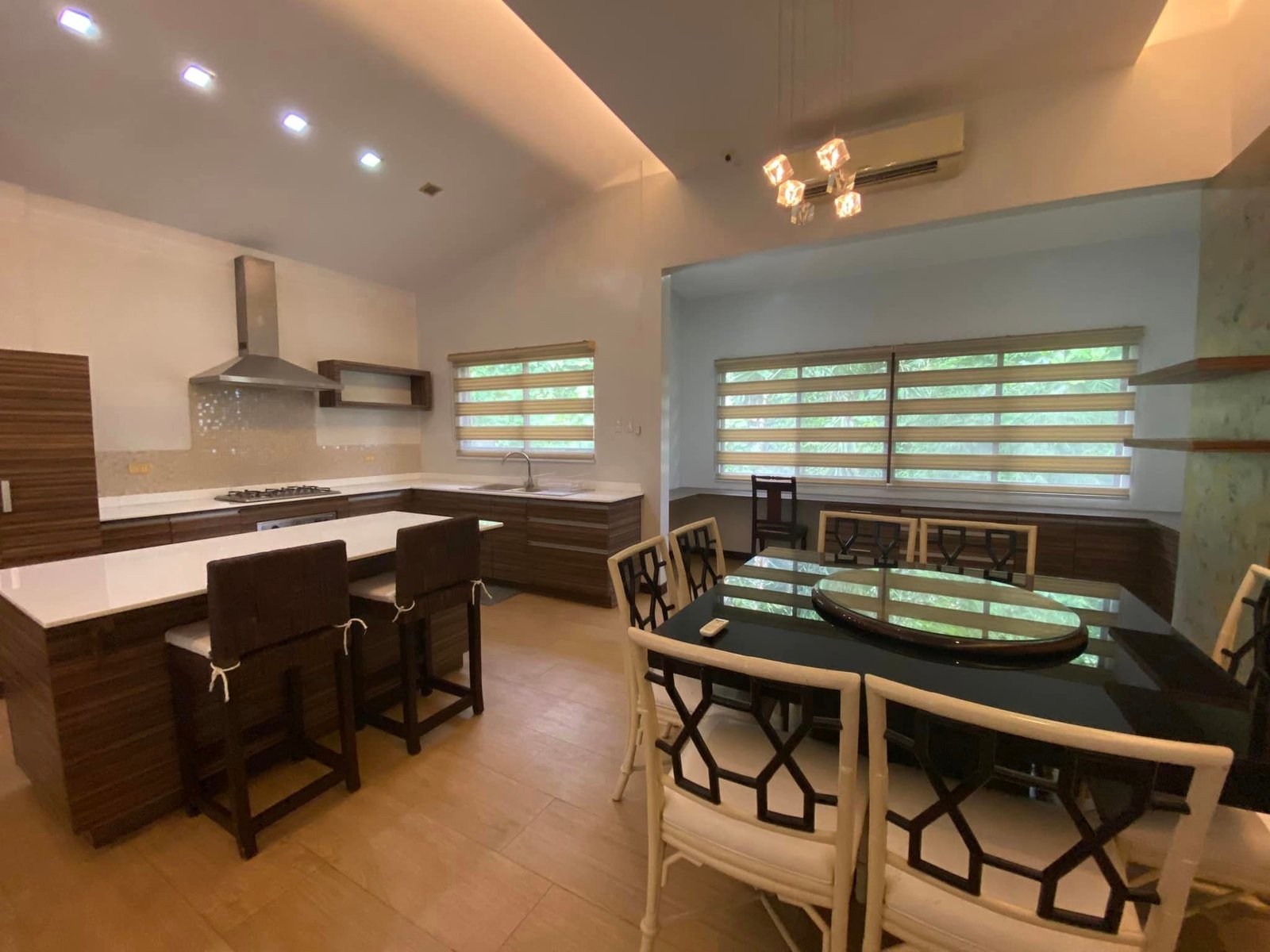 Amenities of the 4-bedroom house for rent in Cebu