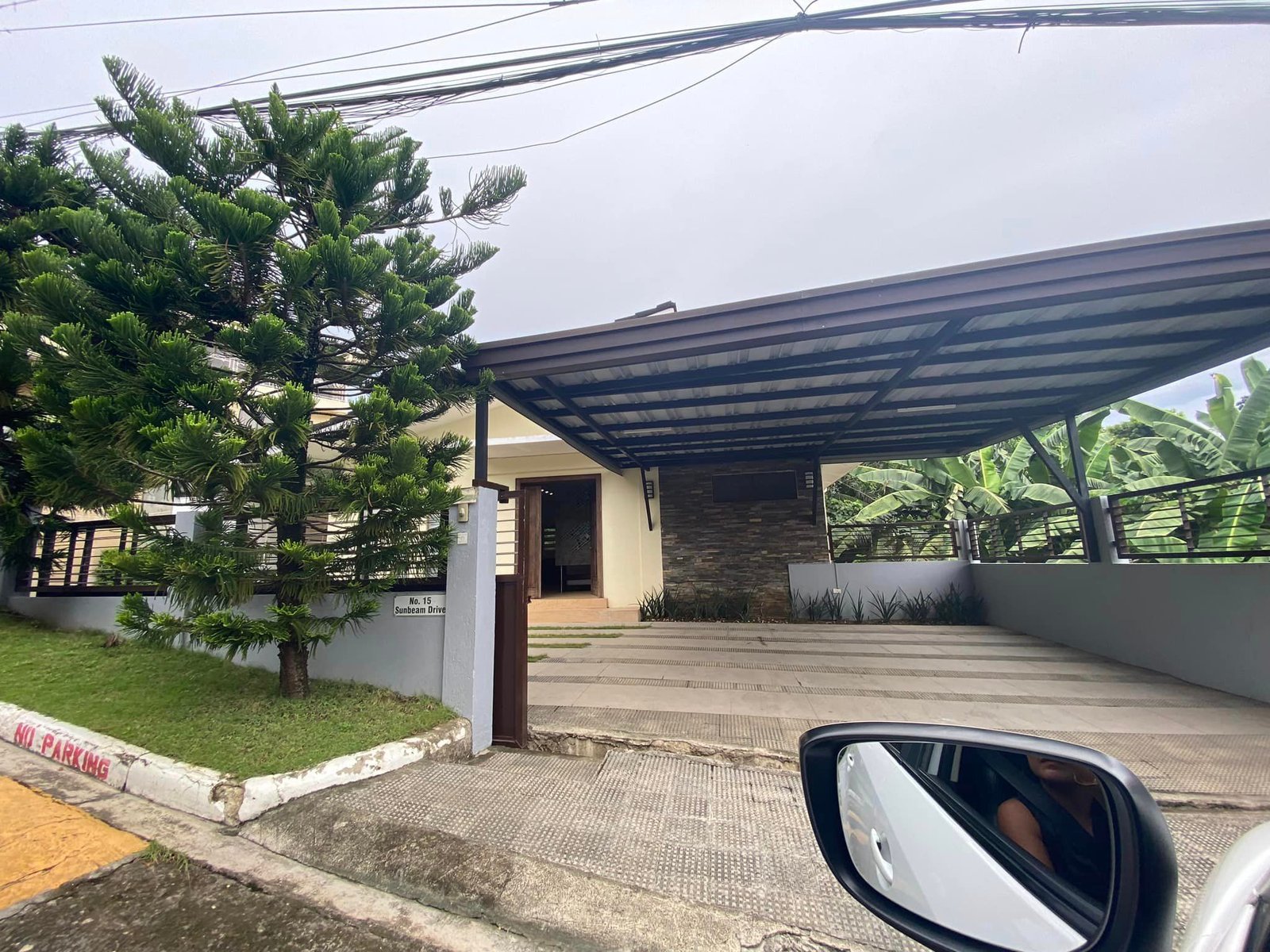 Interior of the 4-bedroom house for rent in Cebu