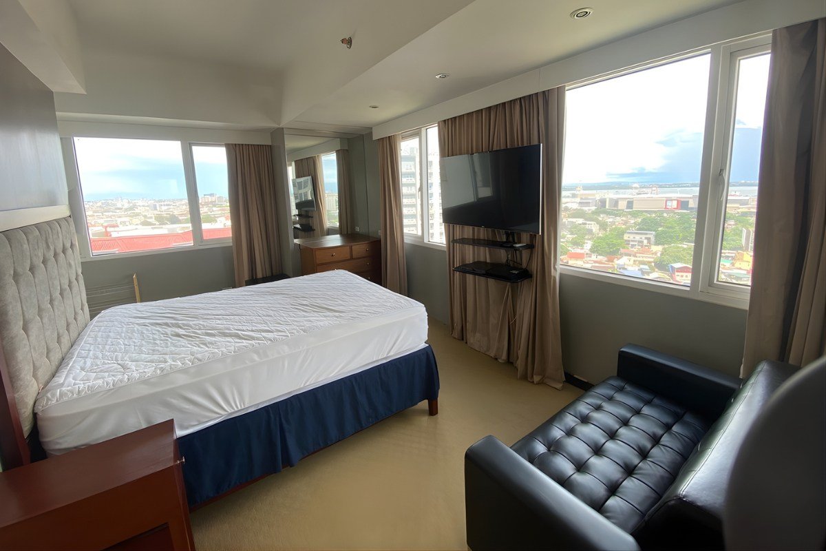 Bathroom of the 1-bedroom apartment for sale in Cebu City