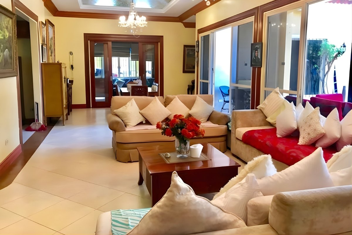 Living area of the 6-bedroom lot for sale in Cebu City