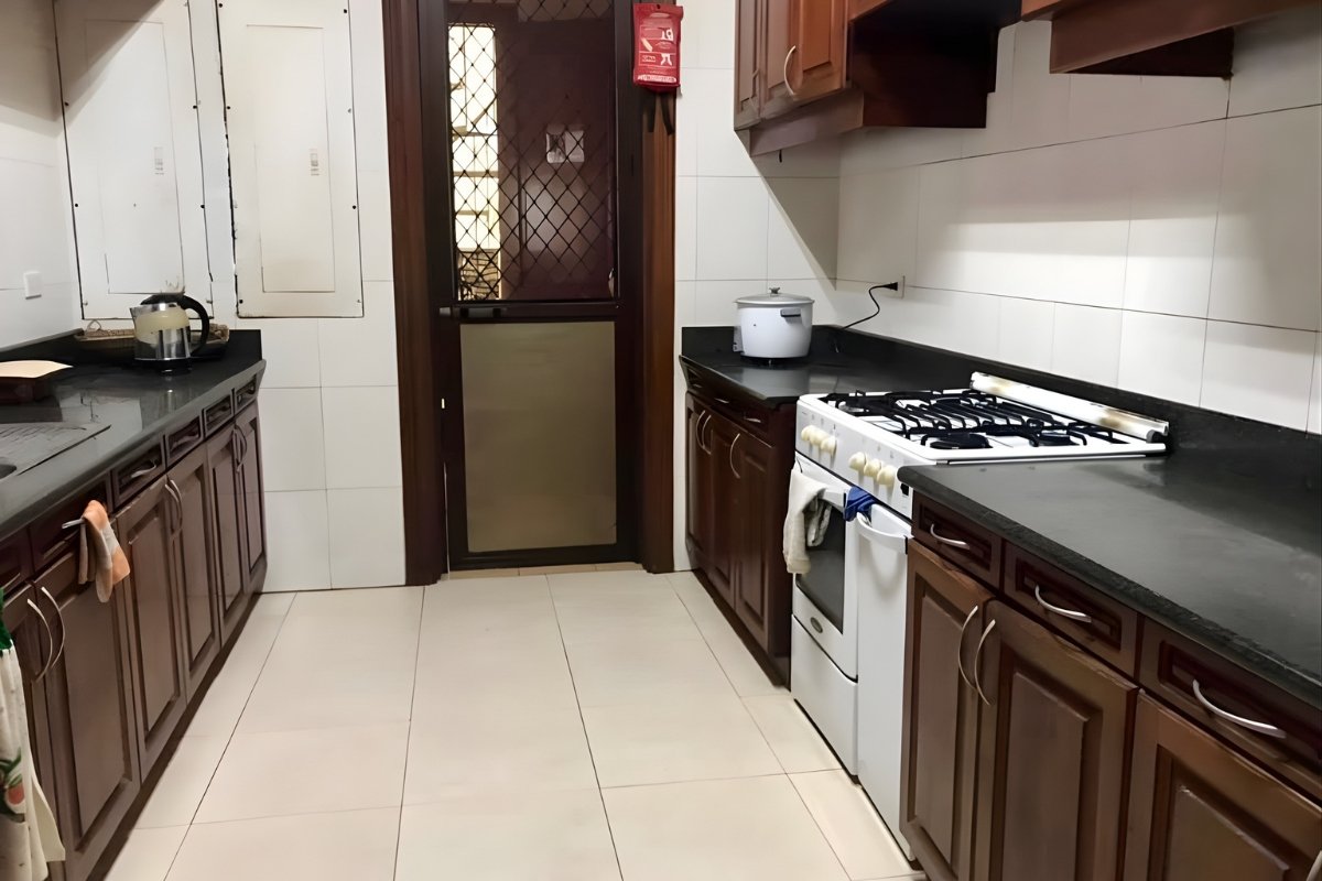 Amenities of the 6-bedroom lot for sale in Cebu City