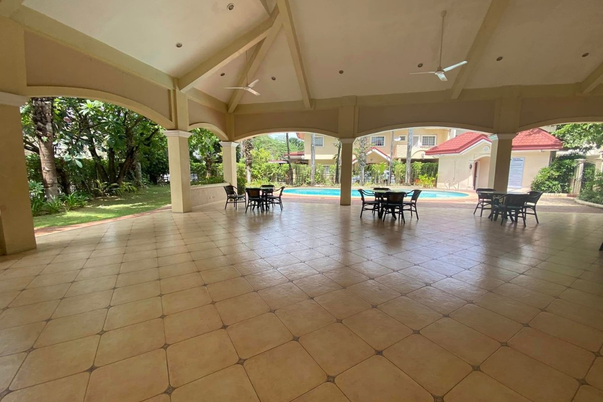 Dining area of the 3-bedroom house for sale in Mandaue
