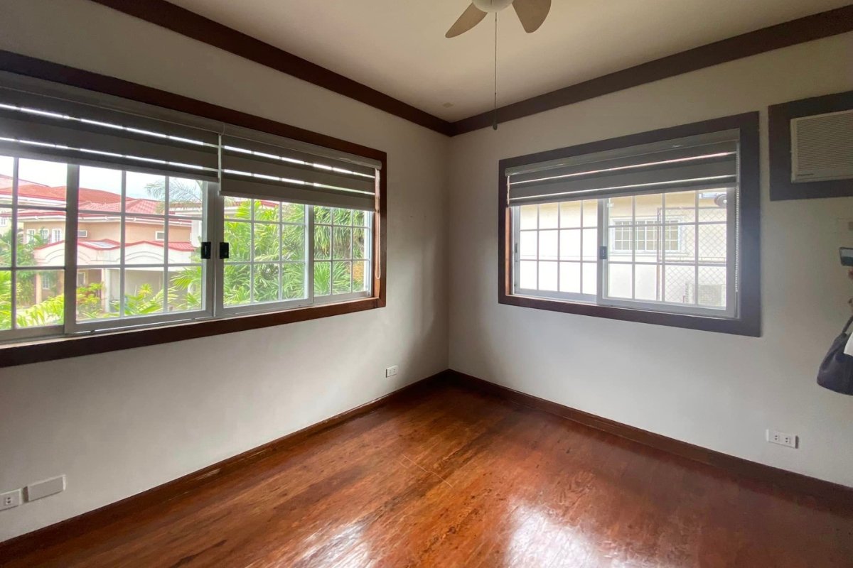 Dining area of the 3-bedroom house for sale in Mandaue